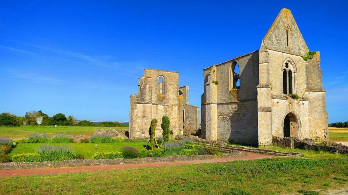 Le Phare Du Bout Du Monde - Logement Proche Du Port La Flotte Extérieur photo